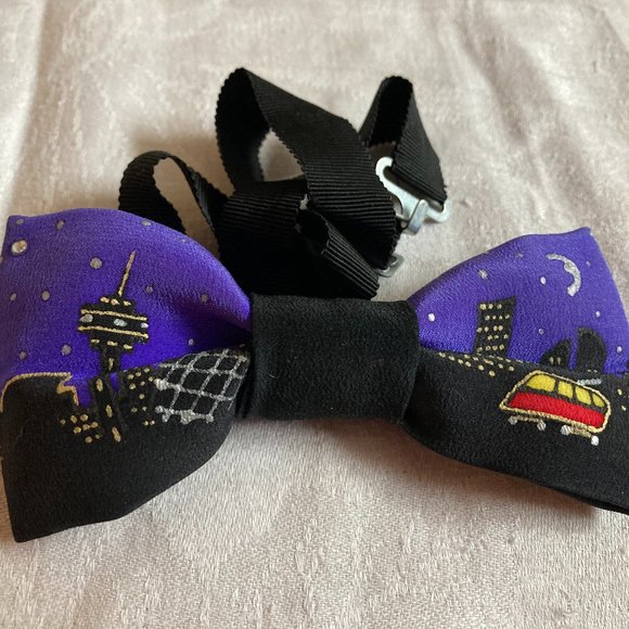 TORONTO NIGHT SKYLINE Silky BOWTIE Unisex Purple Black Red Sparkle - Picture 1 of 6